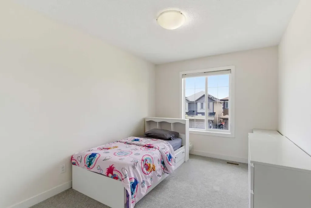 21 Evansview Manor NW Calgary AB T3P 0J7