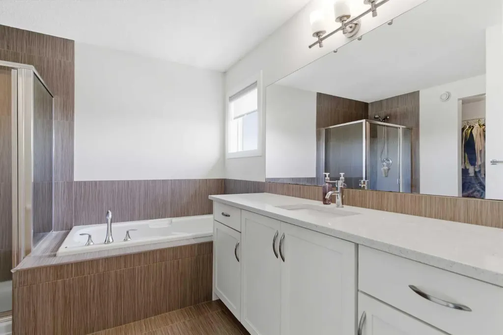 21 Evansview Manor NW Calgary AB T3P 0J7