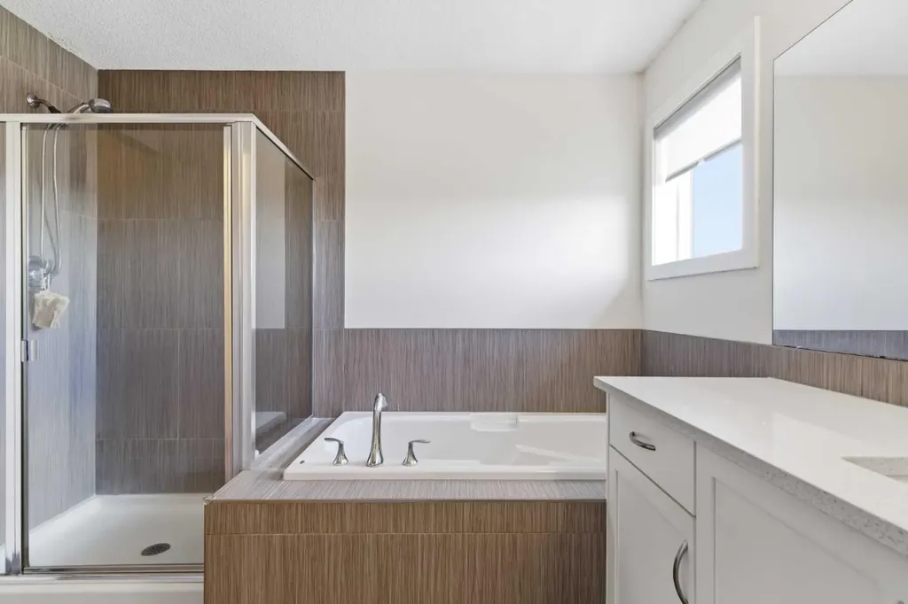 21 Evansview Manor NW Calgary AB T3P 0J7
