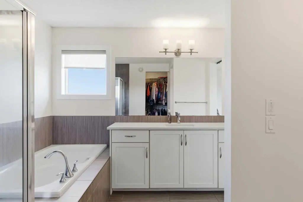 21 Evansview Manor NW Calgary AB T3P 0J7