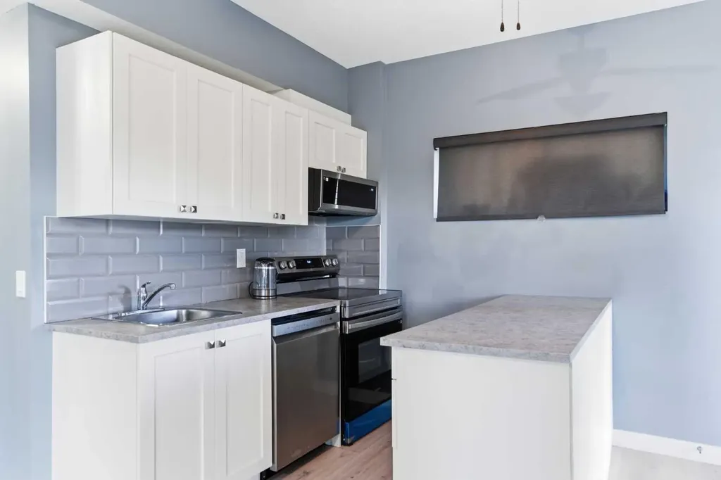 21 Evansview Manor NW Calgary AB T3P 0J7