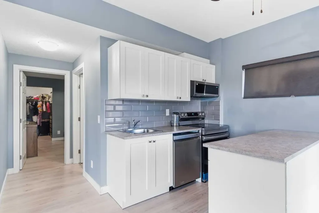 21 Evansview Manor NW Calgary AB T3P 0J7