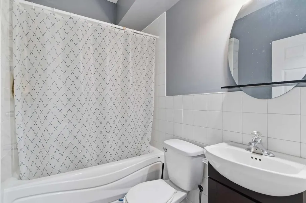 21 Evansview Manor NW Calgary AB T3P 0J7