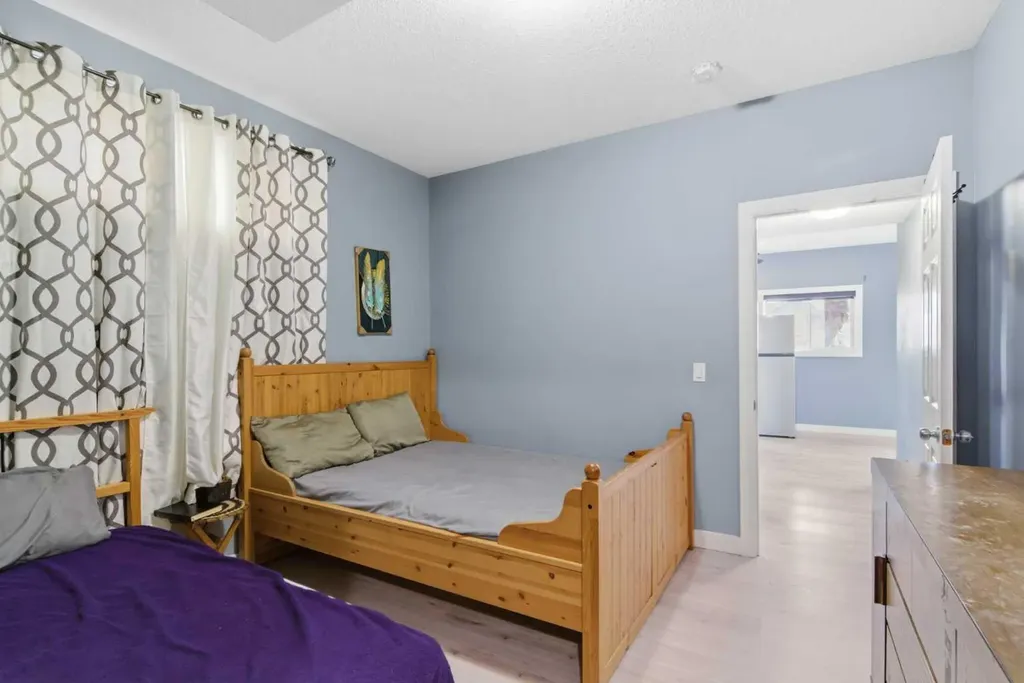 21 Evansview Manor NW Calgary AB T3P 0J7