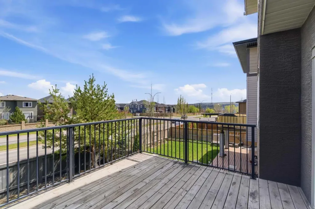 21 Evansview Manor NW Calgary AB T3P 0J7