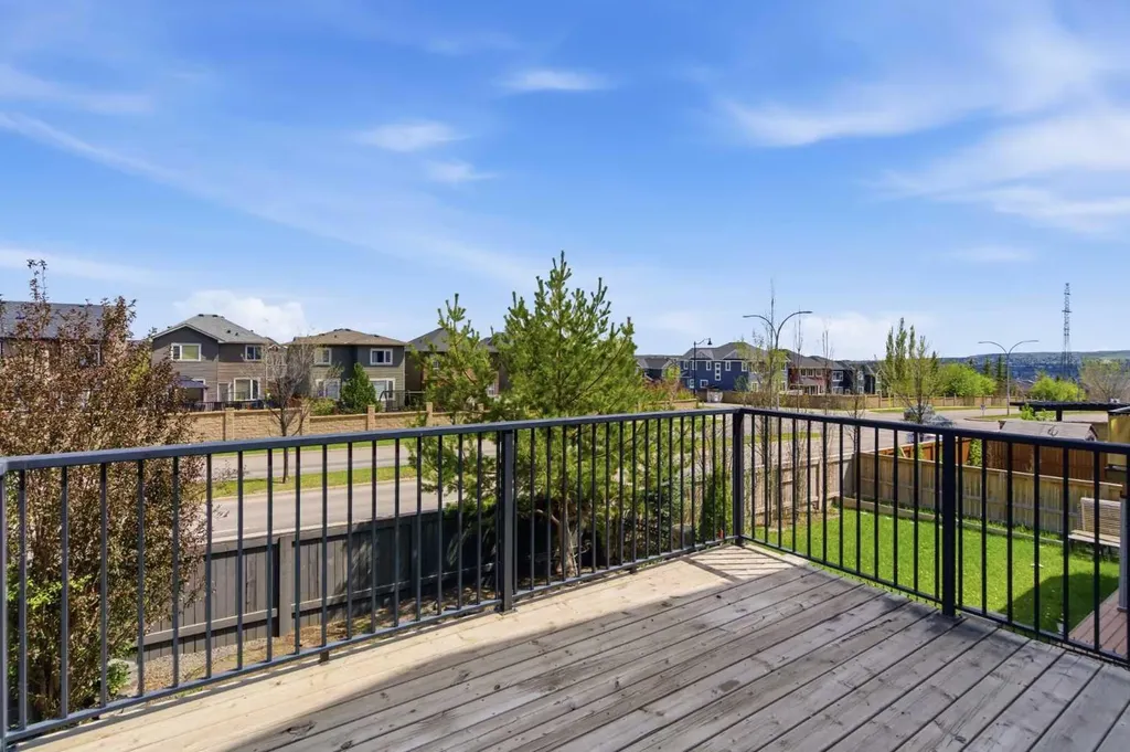21 Evansview Manor NW Calgary AB T3P 0J7