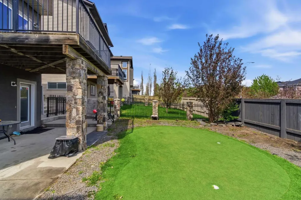 21 Evansview Manor NW Calgary AB T3P 0J7
