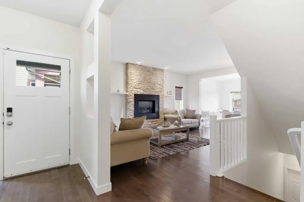 21 Evansview Manor NW Calgary AB T3P 0J7