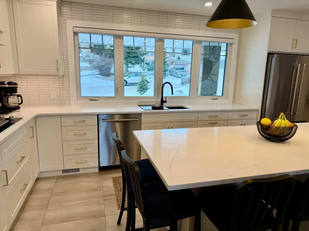 13521 15 Avenue Blairmore AB T0K 0E0