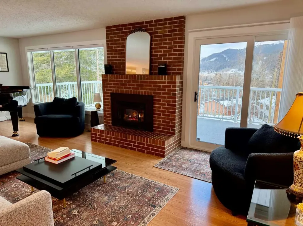 13521 15 Avenue Blairmore AB T0K 0E0