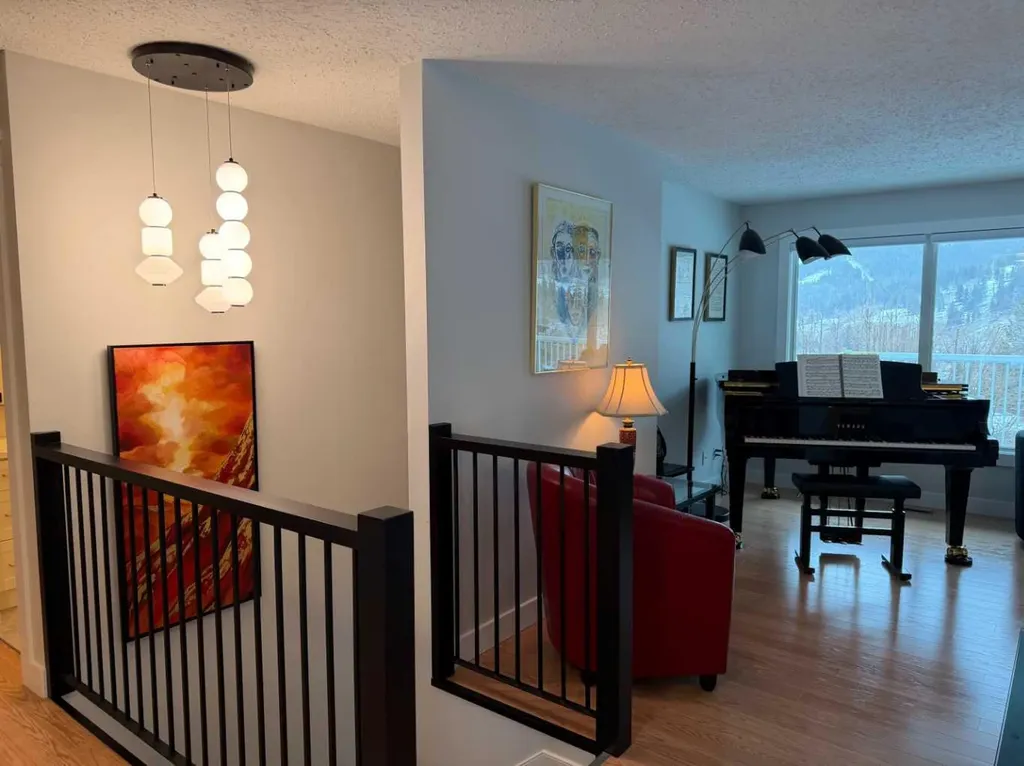 13521 15 Avenue Blairmore AB T0K 0E0