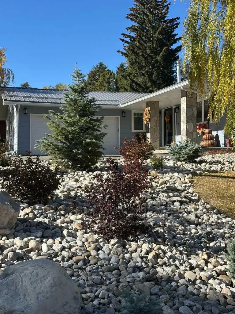 13521 15 Avenue Blairmore AB T0K 0E0