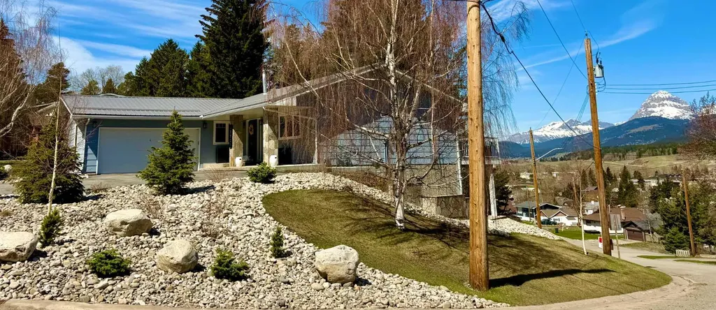 13521 15 Avenue Blairmore AB T0K 0E0