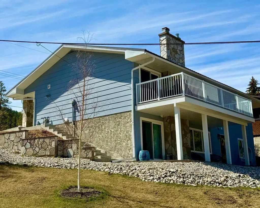 13521 15 Avenue Blairmore AB T0K 0E0