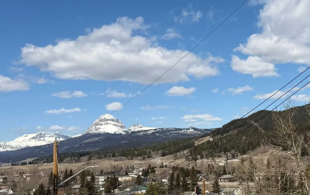 13521 15 Avenue Blairmore AB T0K 0E0