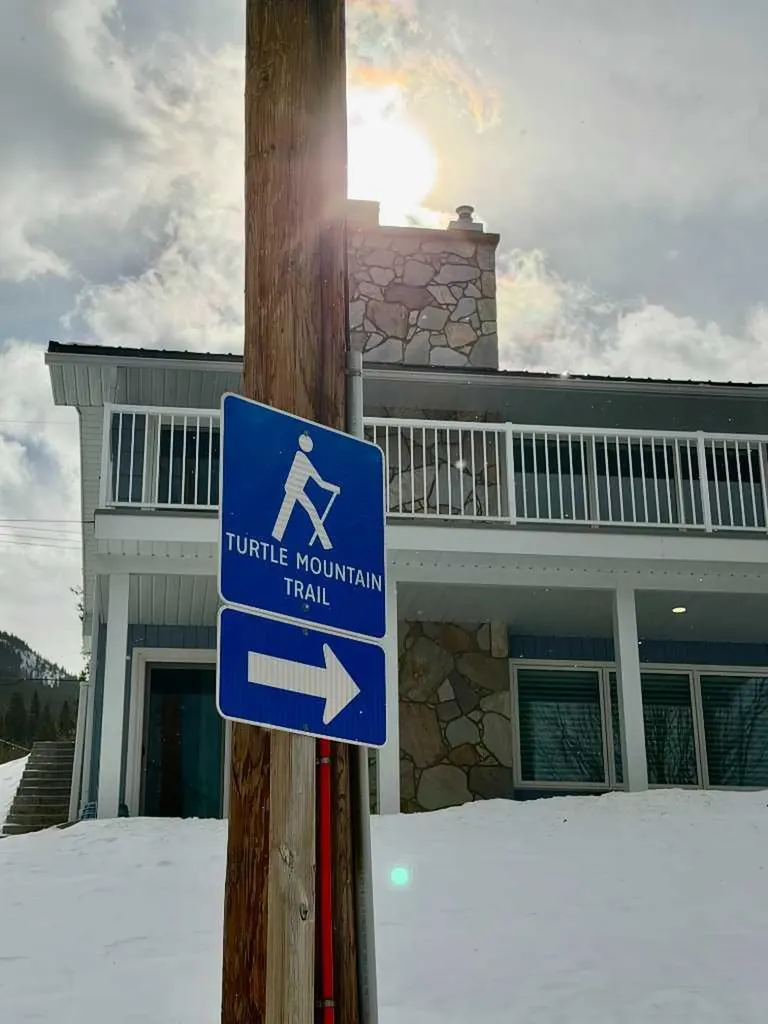 13521 15 Avenue Blairmore AB T0K 0E0
