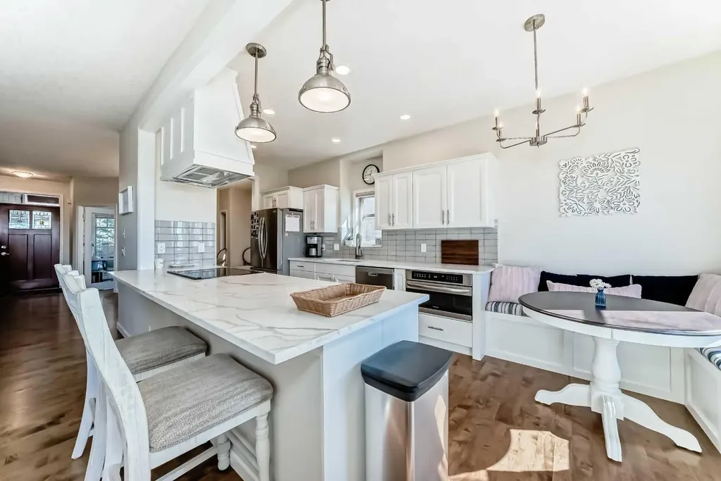 5 Bridle Estates Road SW Calgary AB T2Y 5A8