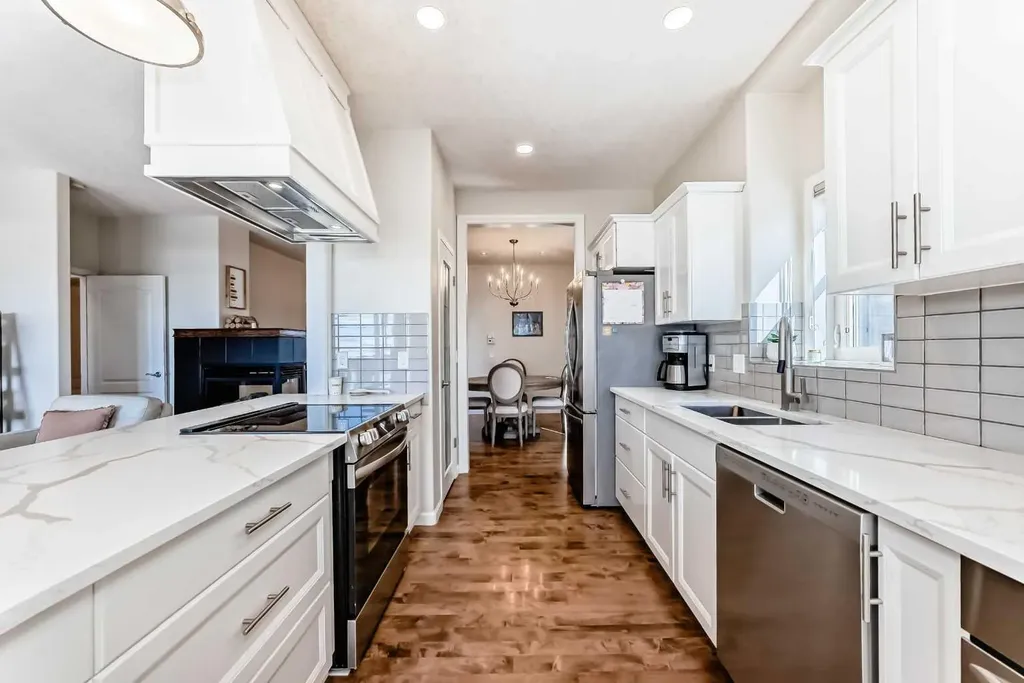 5 Bridle Estates Road SW Calgary AB T2Y 5A8