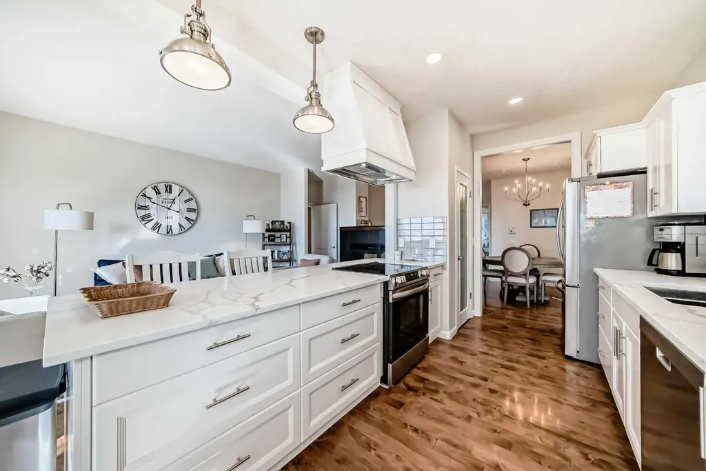 5 Bridle Estates Road SW Calgary AB T2Y 5A8