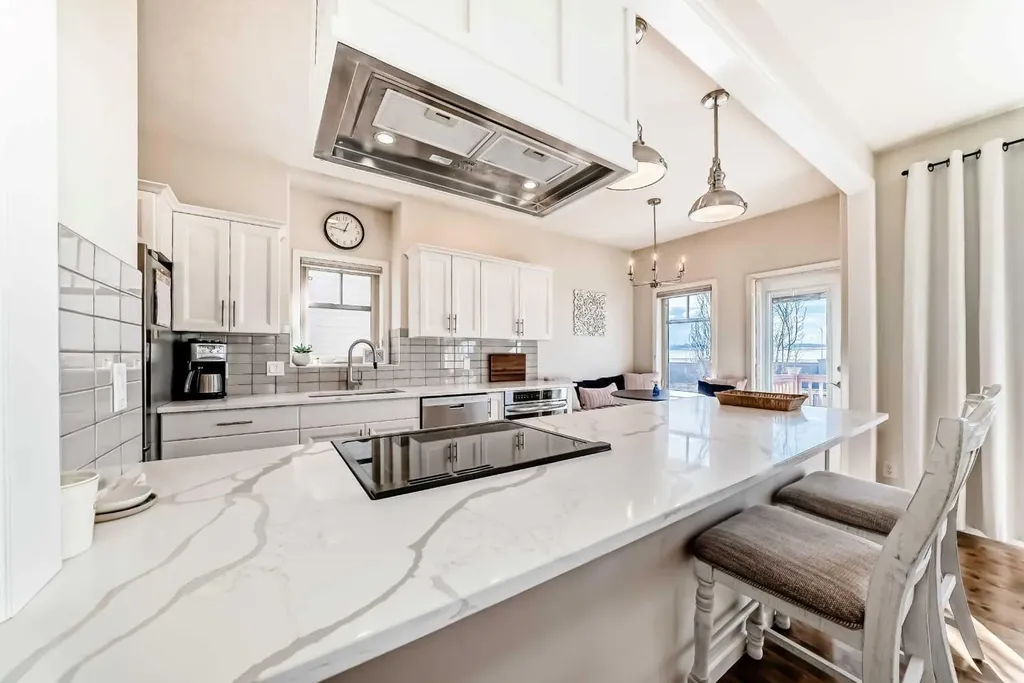 5 Bridle Estates Road SW Calgary AB T2Y 5A8
