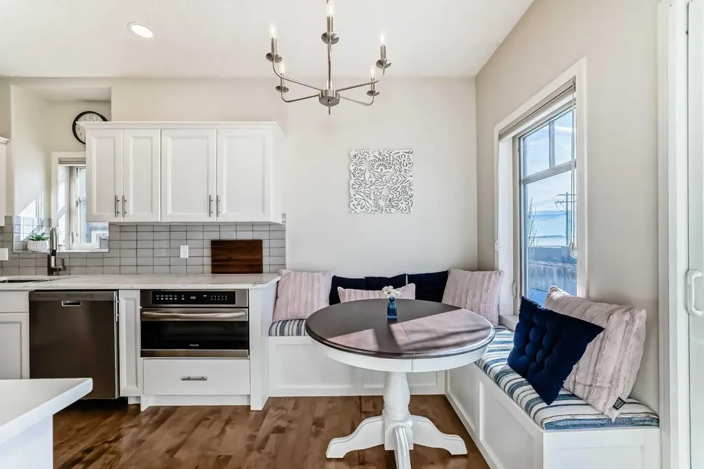 5 Bridle Estates Road SW Calgary AB T2Y 5A8