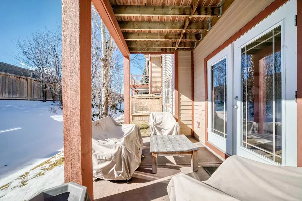 5 Bridle Estates Road SW Calgary AB T2Y 5A8