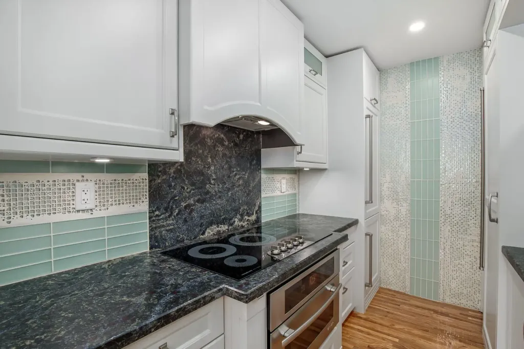 112 23 Avenue SW Calgary AB T2Z 5C7