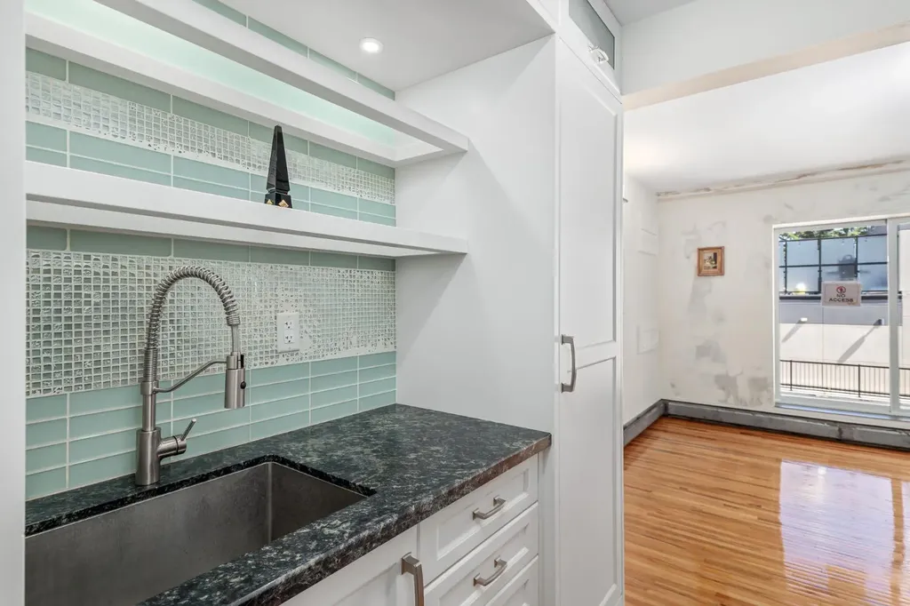 112 23 Avenue SW Calgary AB T2Z 5C7