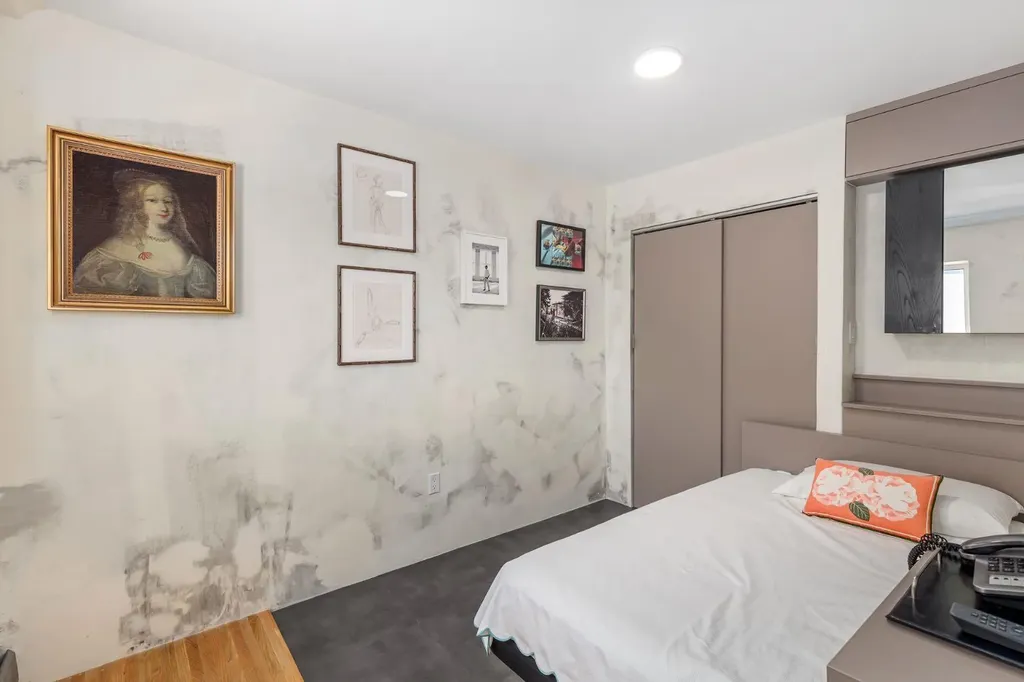 112 23 Avenue SW Calgary AB T2Z 5C7