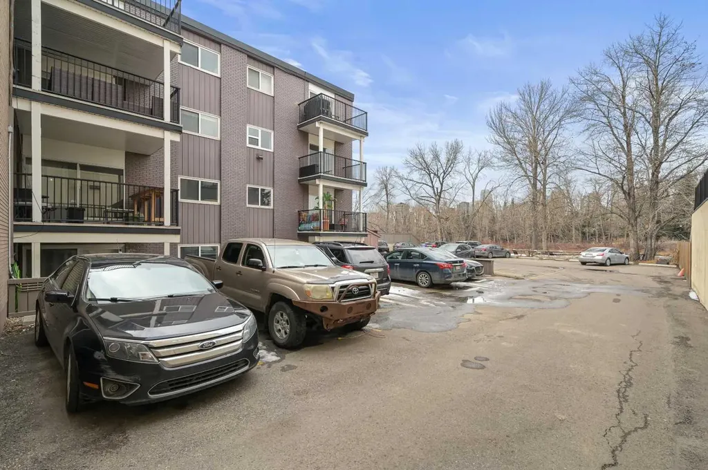 112 23 Avenue SW Calgary AB T2Z 5C7