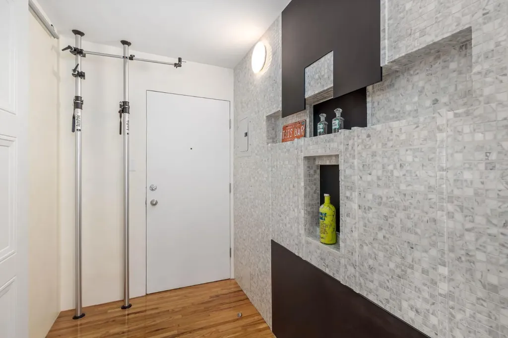 112 23 Avenue SW Calgary AB T2Z 5C7
