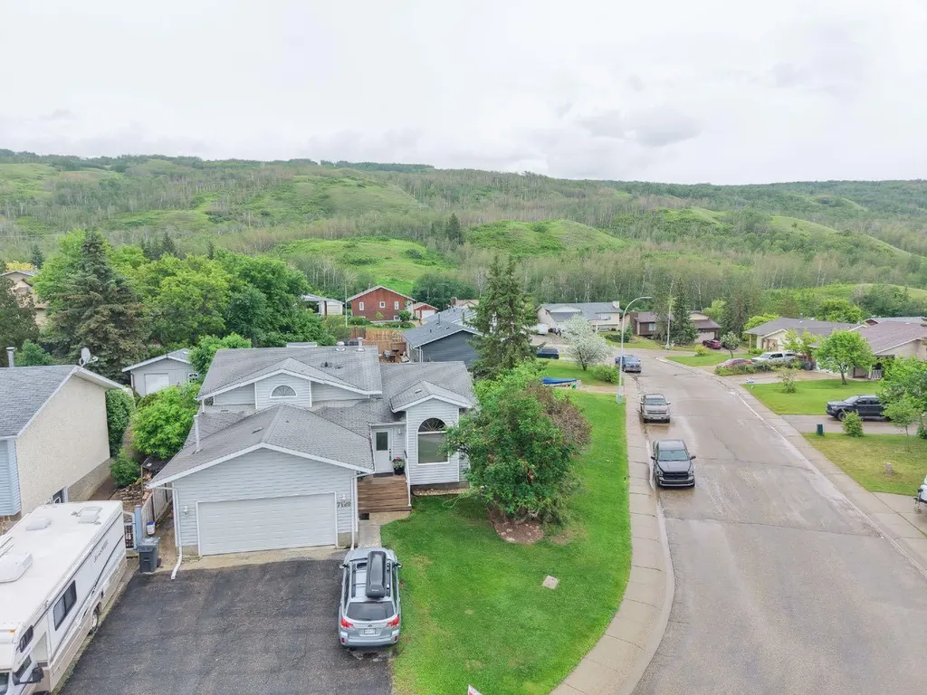 7129 99a Street S Peace River AB T8S 1B2