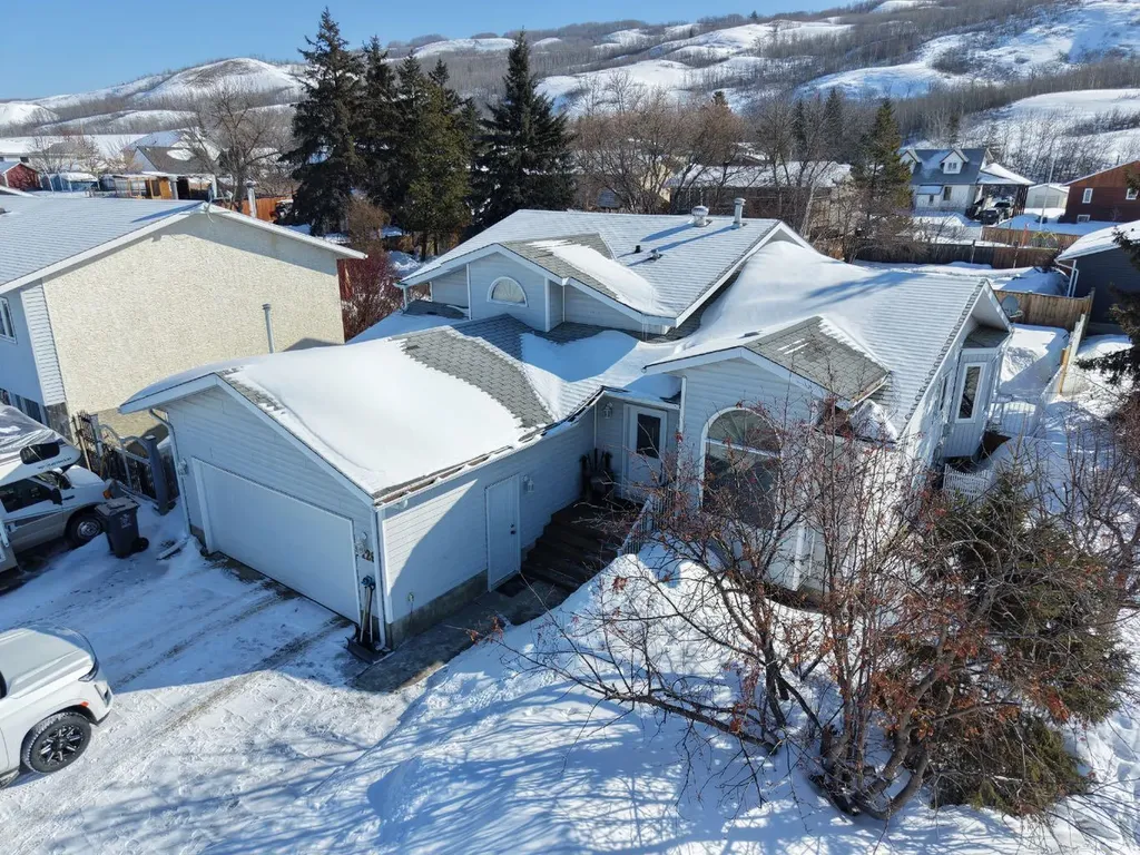 7129 99a Street S Peace River AB T8S 1B2