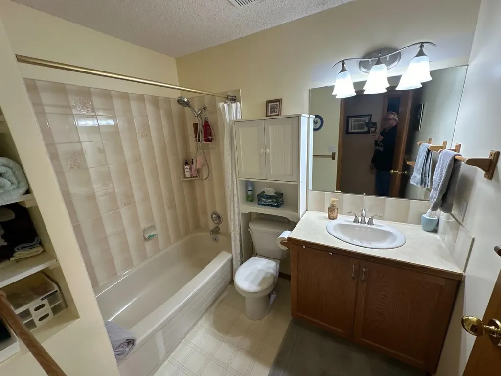7129 99a Street S Peace River AB T8S 1B2