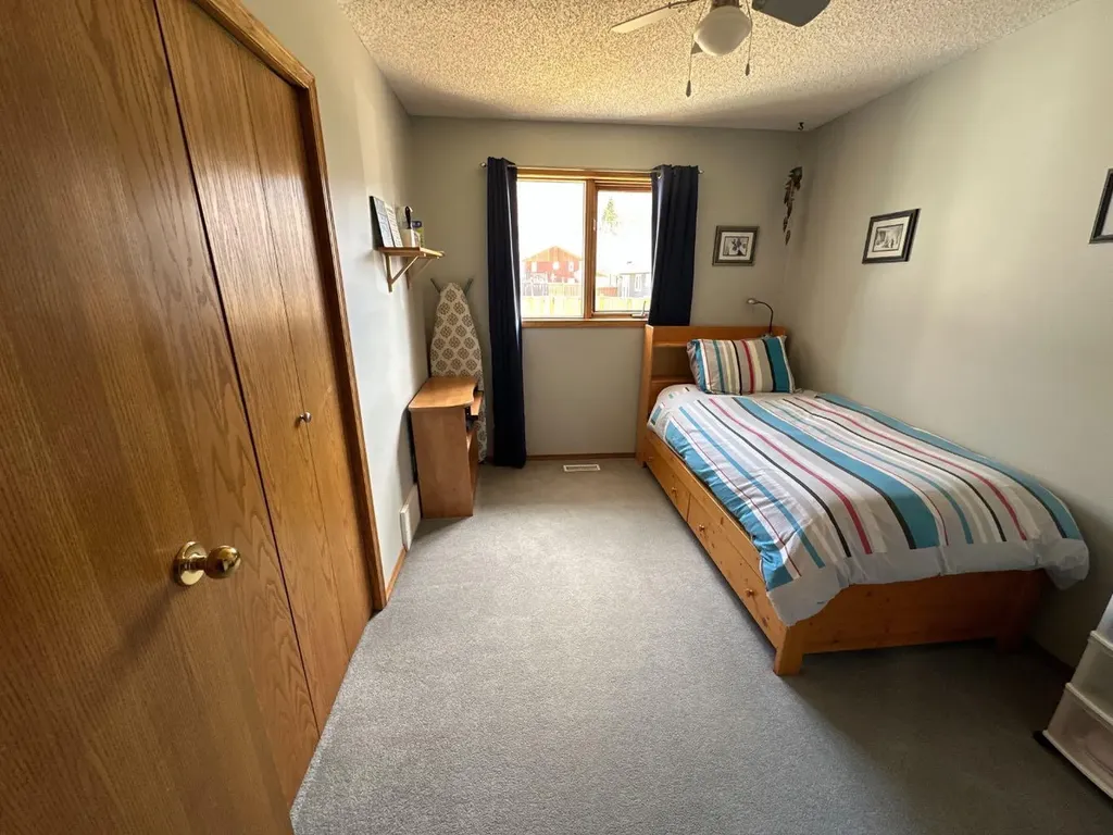 7129 99a Street S Peace River AB T8S 1B2