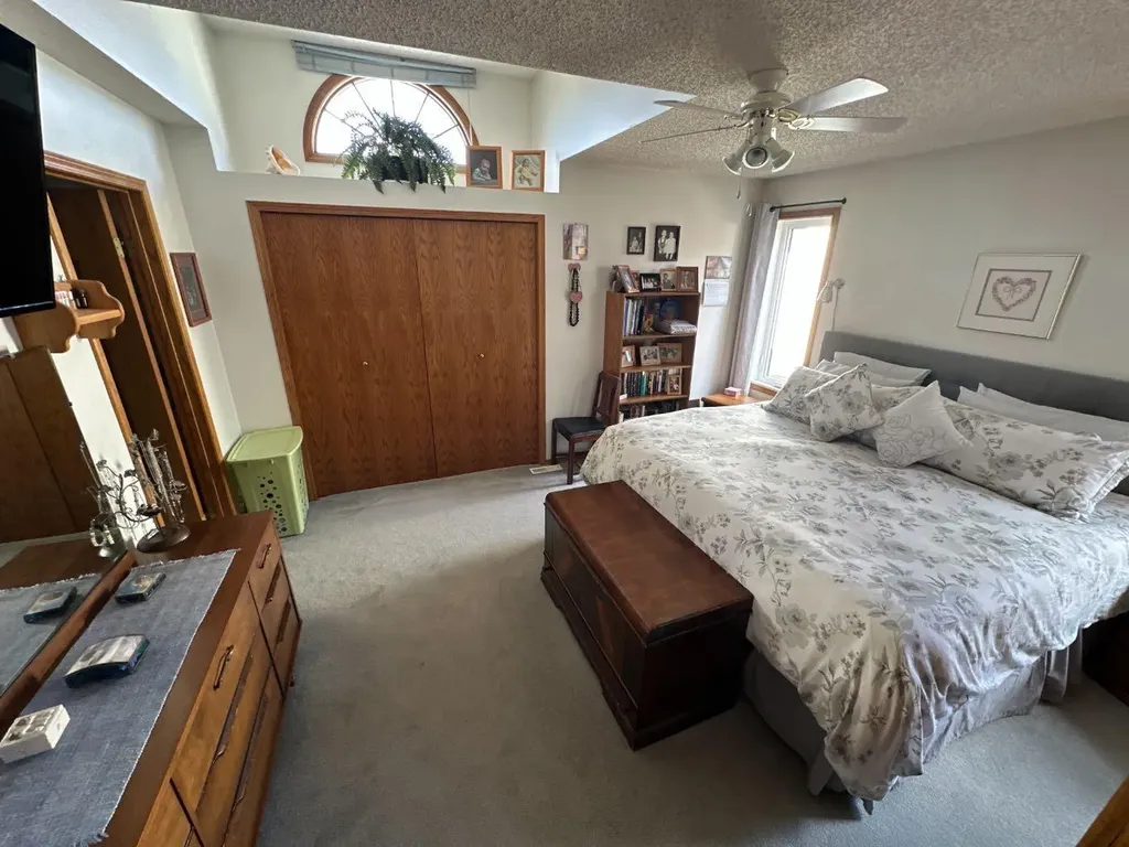 7129 99a Street S Peace River AB T8S 1B2