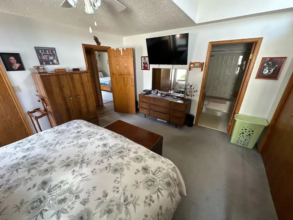 7129 99a Street S Peace River AB T8S 1B2