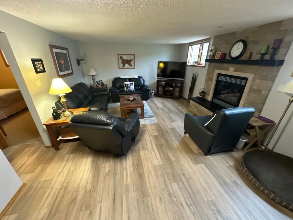 7129 99a Street S Peace River AB T8S 1B2