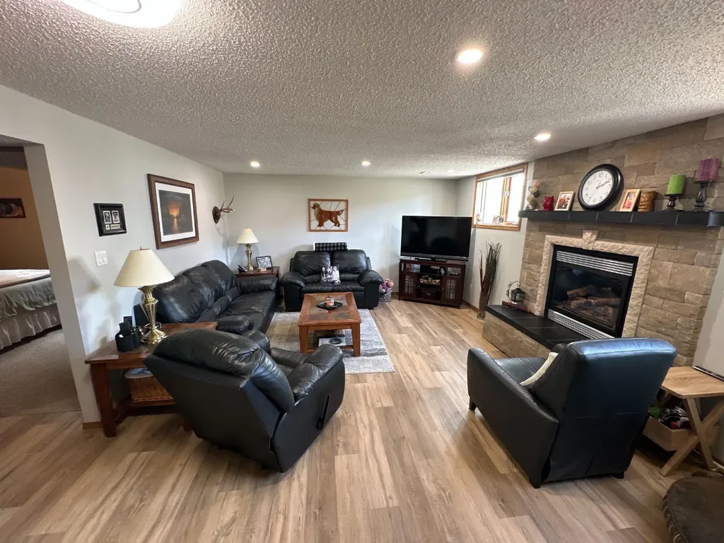 7129 99a Street S Peace River AB T8S 1B2