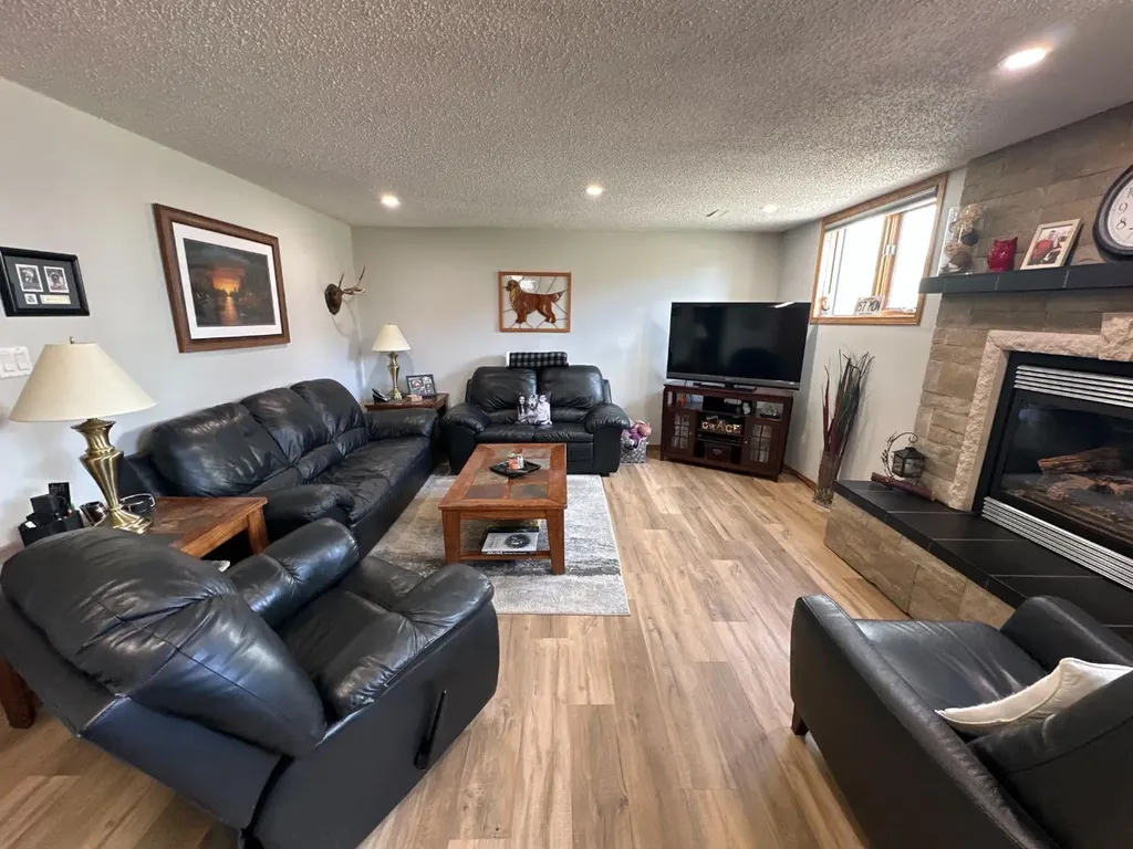 7129 99a Street S Peace River AB T8S 1B2