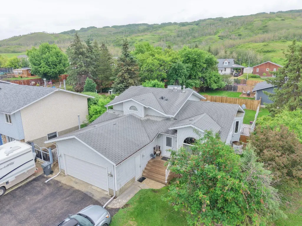 7129 99a Street S Peace River AB T8S 1B2