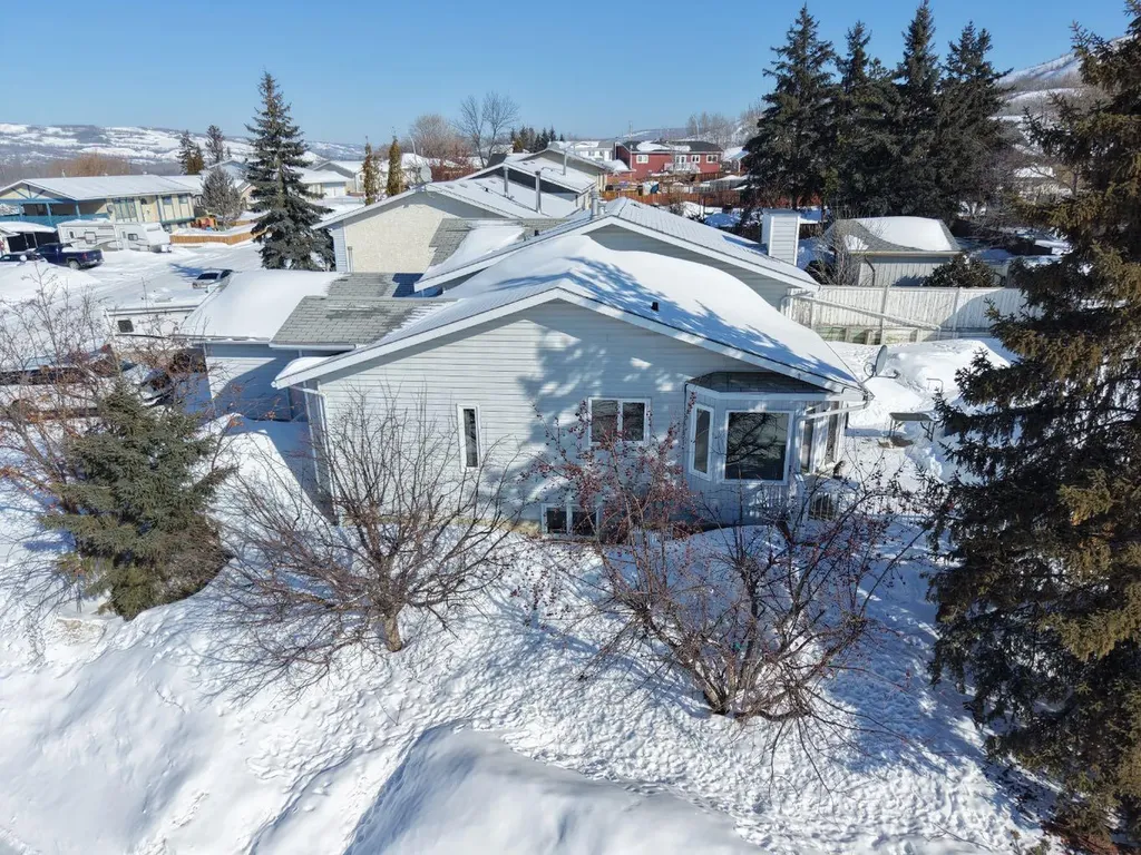 7129 99a Street S Peace River AB T8S 1B2