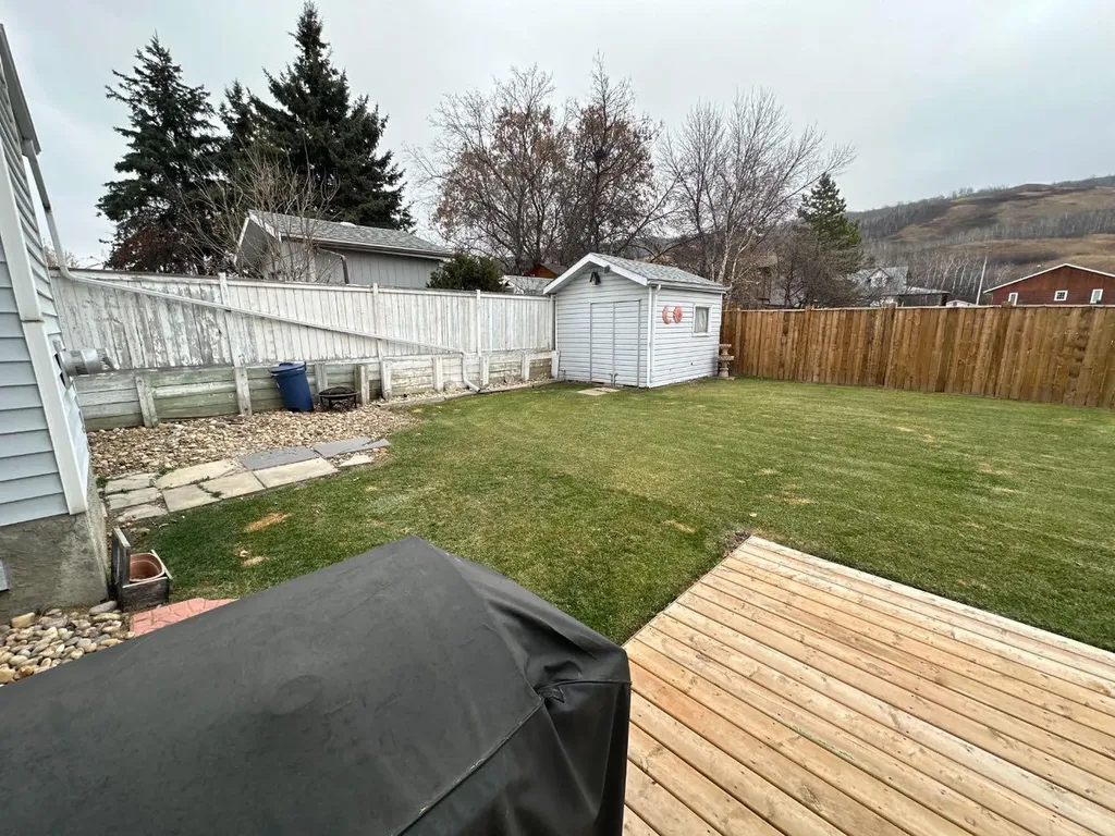 7129 99a Street S Peace River AB T8S 1B2