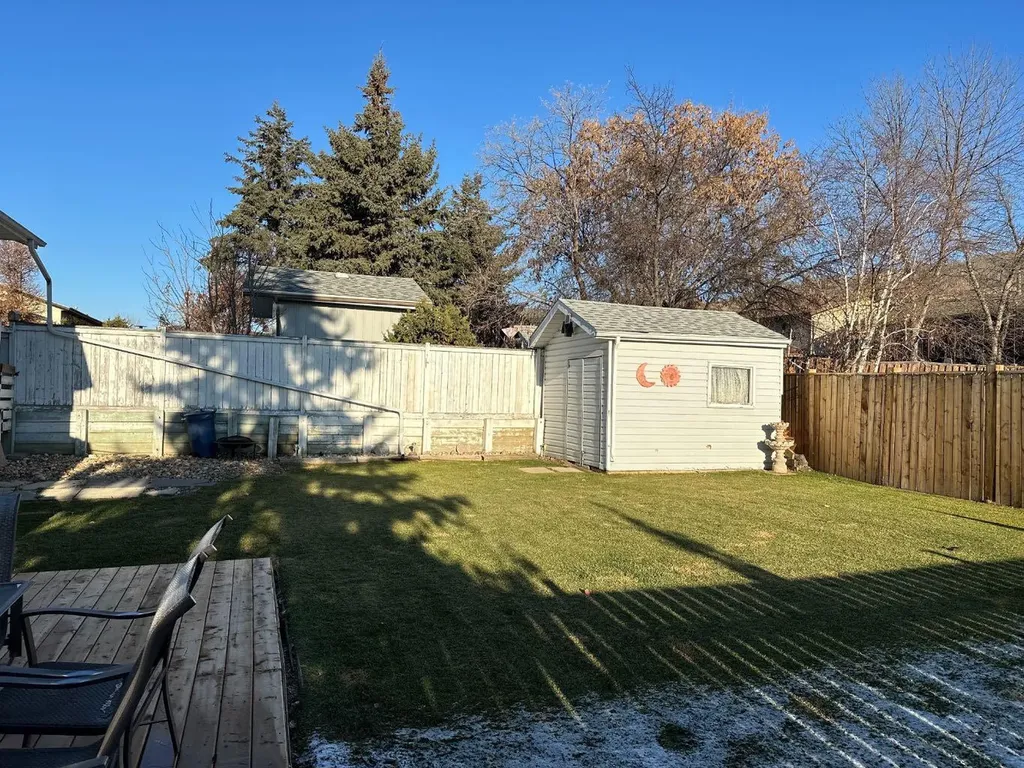 7129 99a Street S Peace River AB T8S 1B2
