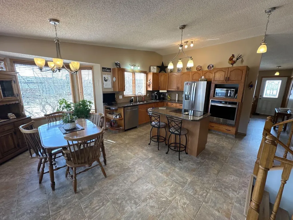 7129 99a Street S Peace River AB T8S 1B2