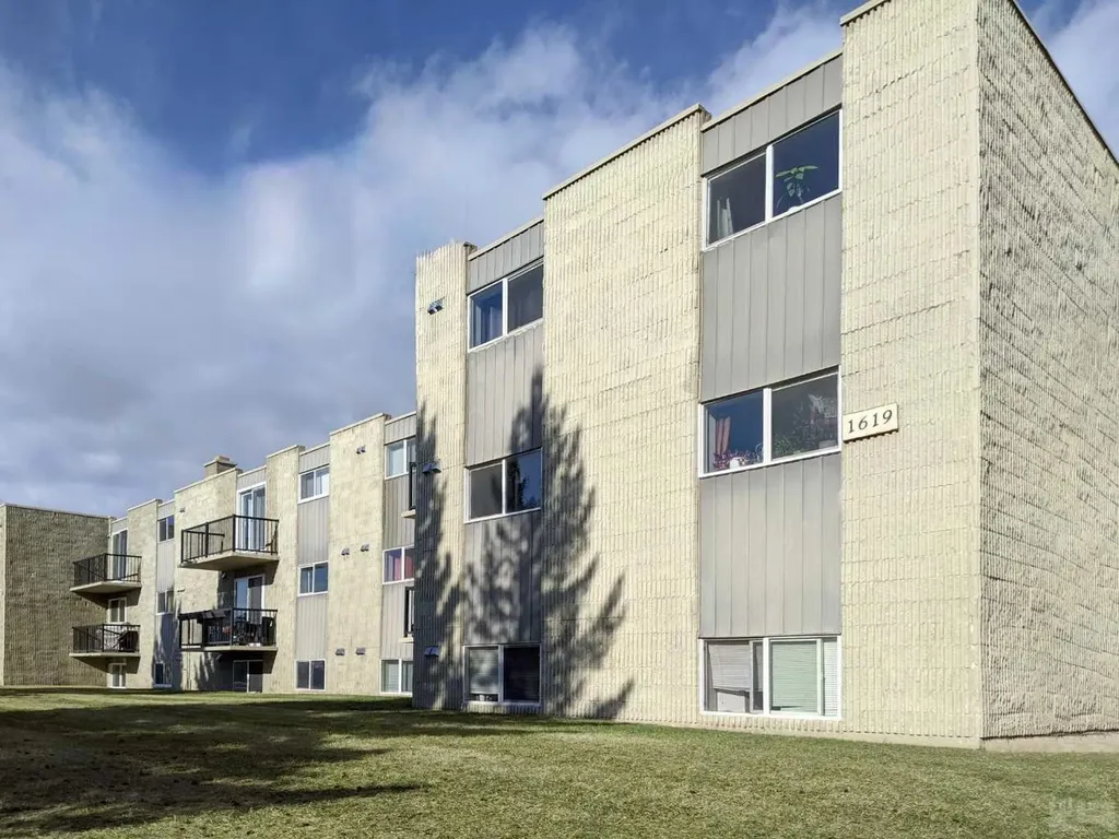 1619 Scenic Heights S Lethbridge AB T1K1N4