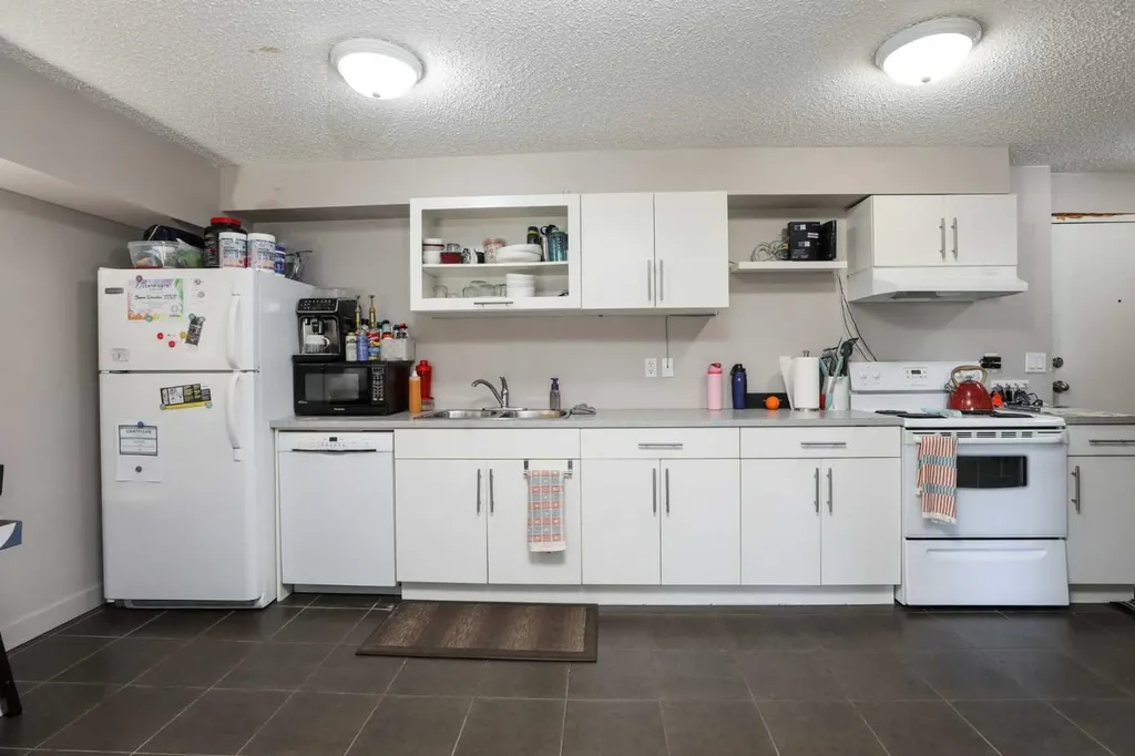 1619 Scenic Heights S Lethbridge AB T1K1N4