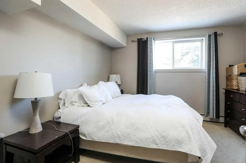 1619 Scenic Heights S Lethbridge AB T1K1N4