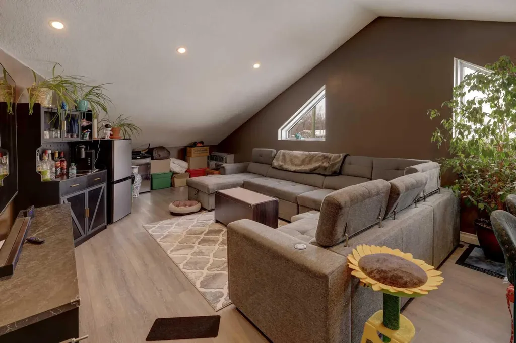 336 Mabbott Road Drumheller AB T0J 2V0