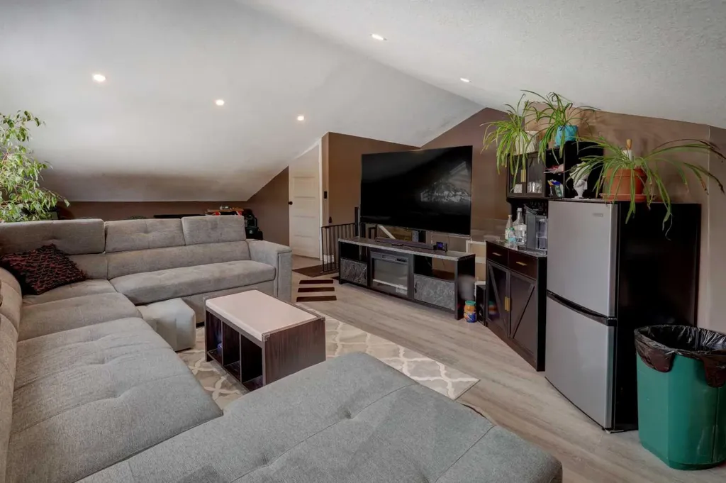336 Mabbott Road Drumheller AB T0J 2V0